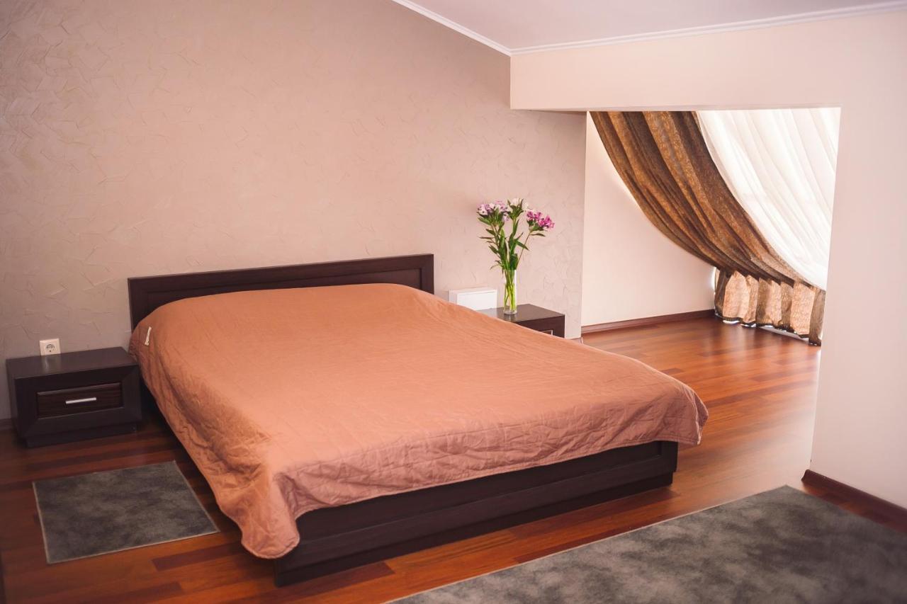Helen Hotel นิโกลาเยฟ ภายนอก รูปภาพ