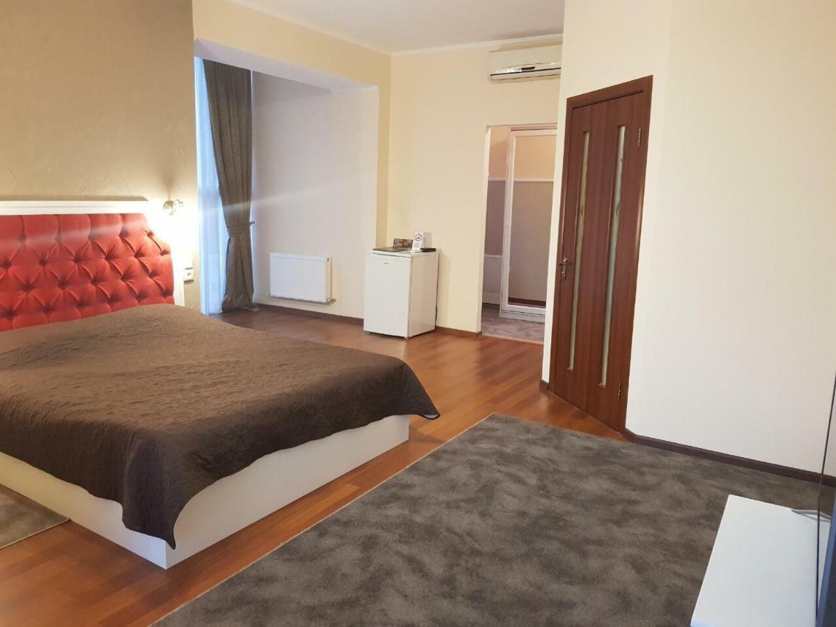 Helen Hotel นิโกลาเยฟ ภายนอก รูปภาพ